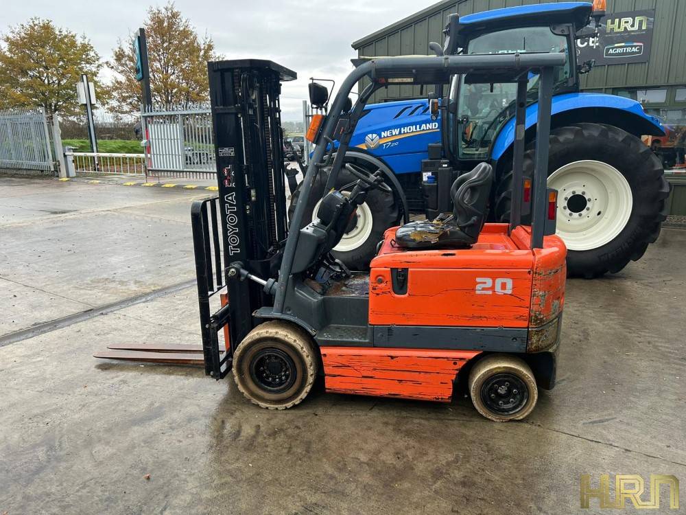 Toyota 2 tonne Electric Forklift (1999) 12012353 - Image 4
