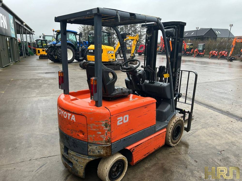 Toyota 2 tonne Electric Forklift (1999) 12012353 - Image 6